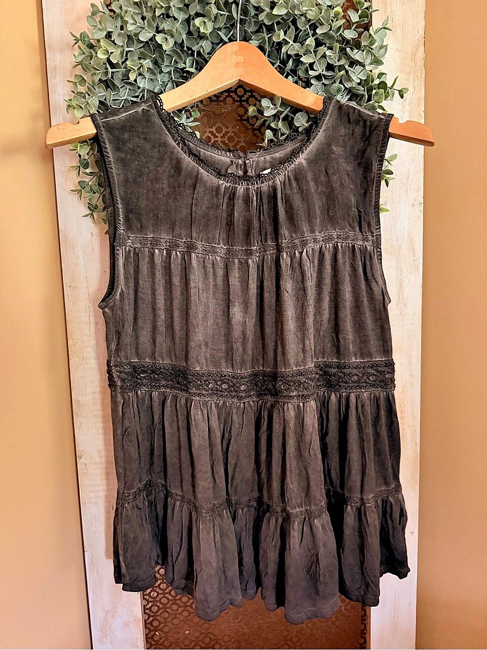 Knox Rose Women's Tiered Sleeveless Tank Top Black Medium